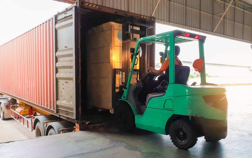 Relokacja linii produkcyjnej za pomocą wózka widłowego i samochodu ciężarowego – inrel.pl