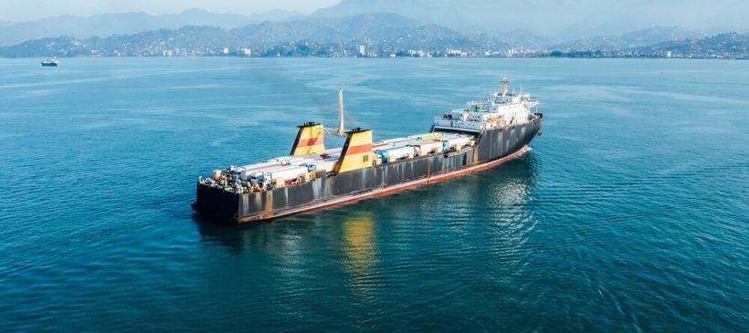 Rodzaje transportu morskiego a przewóz maszyn – jaki najlepiej wybrać?