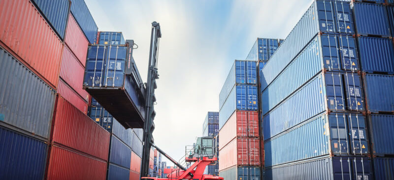 Pakowanie maszyn do transportu morskiego – optymalne wykorzystanie przestrzeni w kontenerach morskich